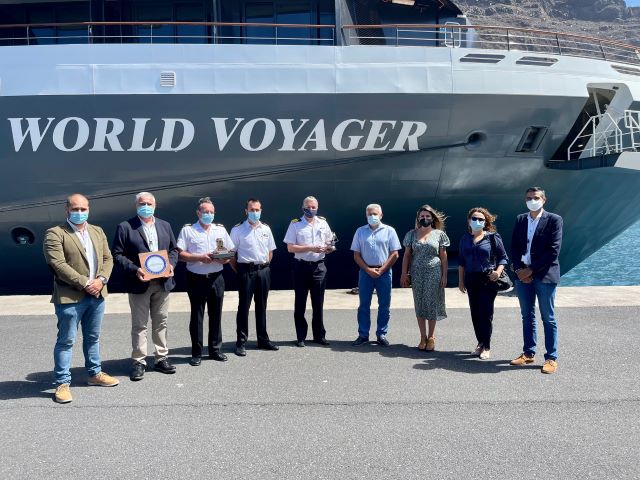 01 1 140421 Autoridades en el Puerto de Vueltas