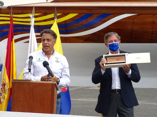 01 1 salom y el presentador de tve jesus alvarez en la presentacion de la primera temporada