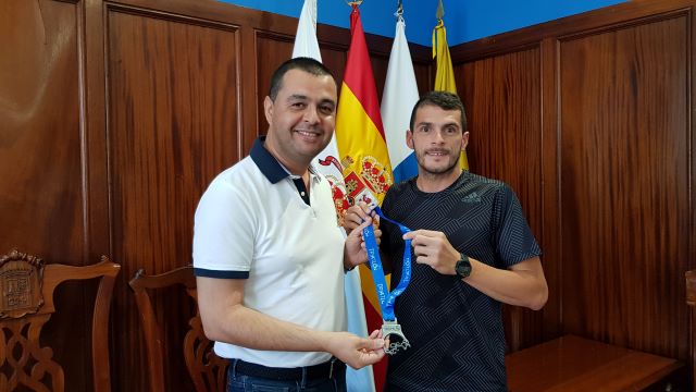 1 El alcalde Pedro Rodríguez junto a Tanausú Castellano