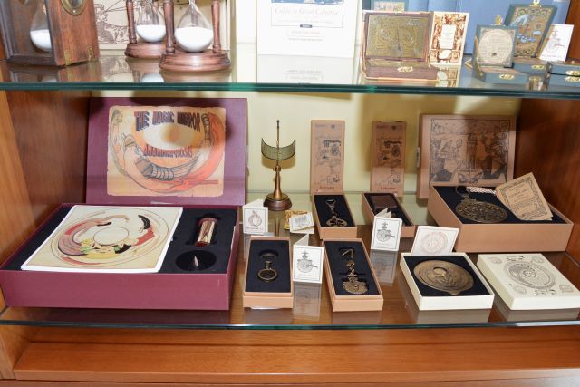 Algunos de los productos que vende la tienda de la Casa de Colón