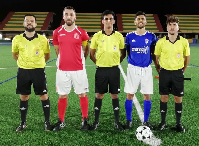 Capitanes y trió arbitral 4-10-2019