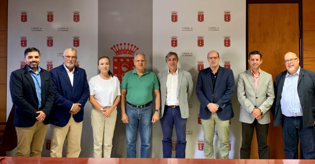 Casimiro Curbelo Gustavo Armas y Hector Cabrera con tecnicos 