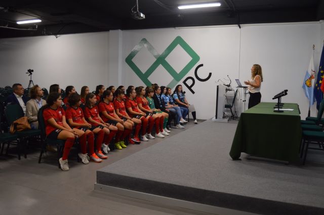 Cristina ruano impartiendo mastercalss nutrición deportiva
