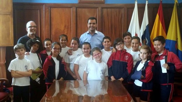 Guía: Alumnos del CEIP Miguel de Santiago visitaron hoy las Casas Consistoriales