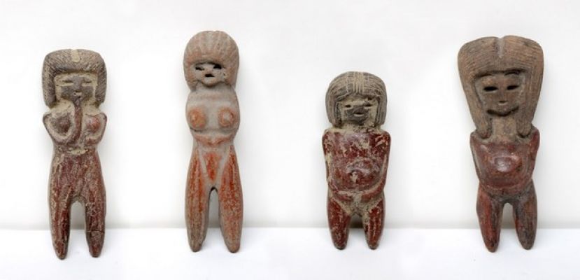 Las milenarias Venus de la Cultura Valdivia de Ecuador y los idolillos femeninos de Cueva Pintada se encuentran en la Casa de Col&oacute;n