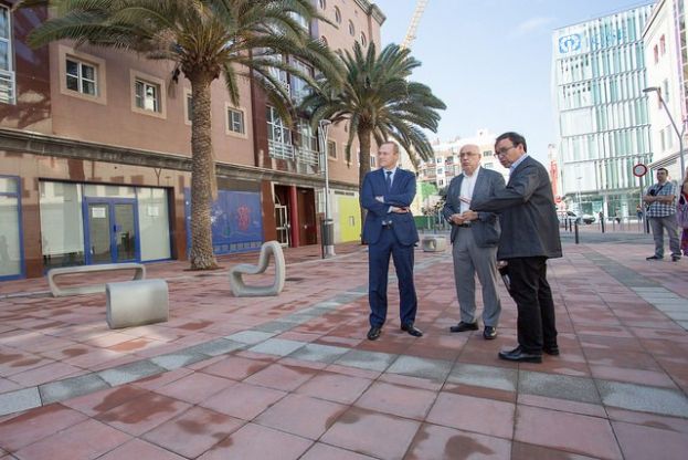 La calle Fernando Guanarteme se convierte en un bulevar paralelo a Las Canteras