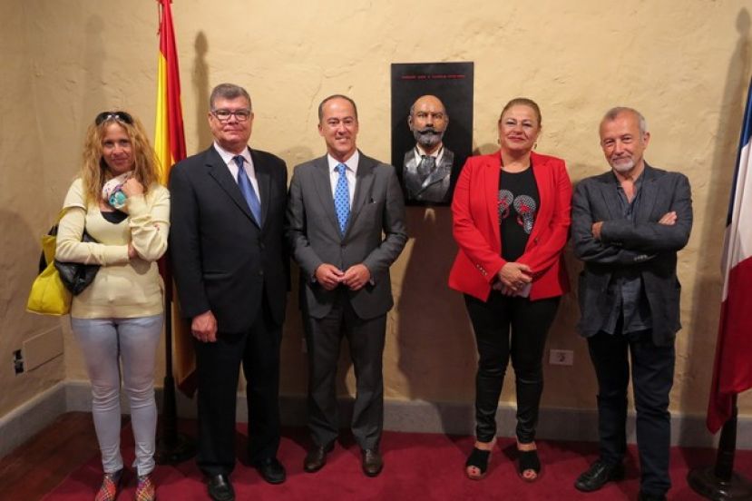 Presentado en su casa natal el busto de Fernando León y Castillo