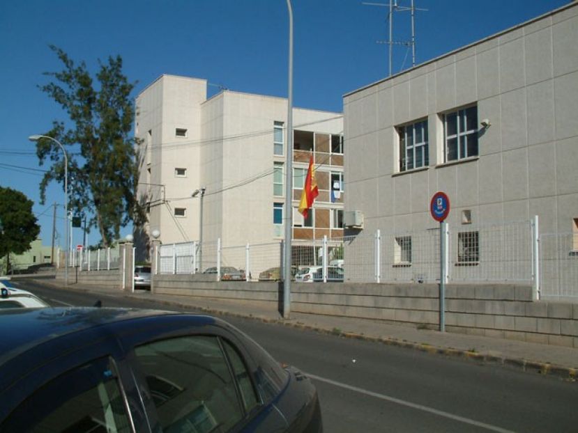 Guía: Detenidos 3 jóvenes cuando intentaban robar en un comercio del Casco