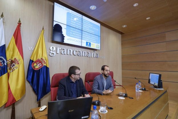 La mayoría de los adolescentes manejan las redes sociales sin control