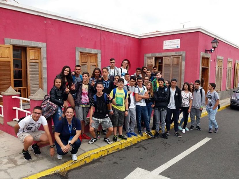 El IES Lomo Apolinario conoce los servicios de La Casa de la Juventud de Gáldar