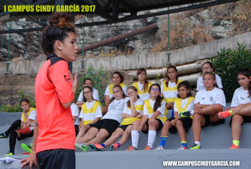 Gu&iacute;a: Arranc&oacute; con &eacute;xito el "I Campus Cindy Garc&iacute;a" de f&uacute;tbol femenino