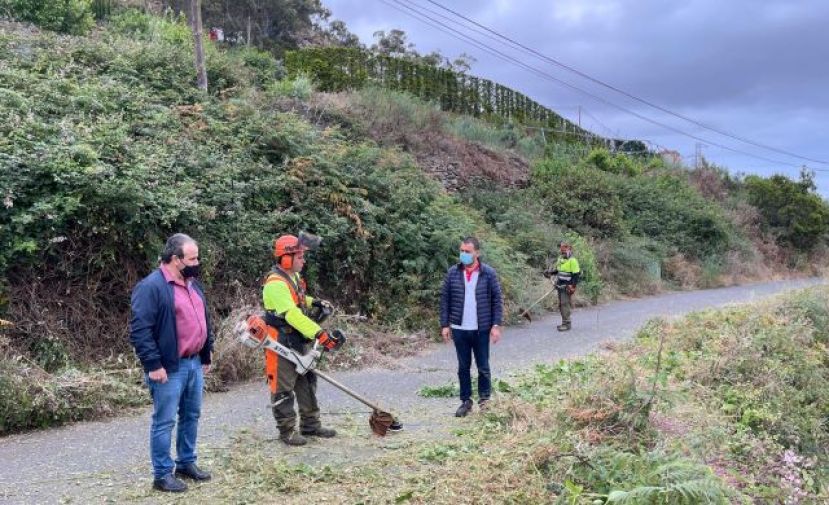 El Ayuntamiento de Guía avanza en los trabajos de limpieza de las vías del municipio