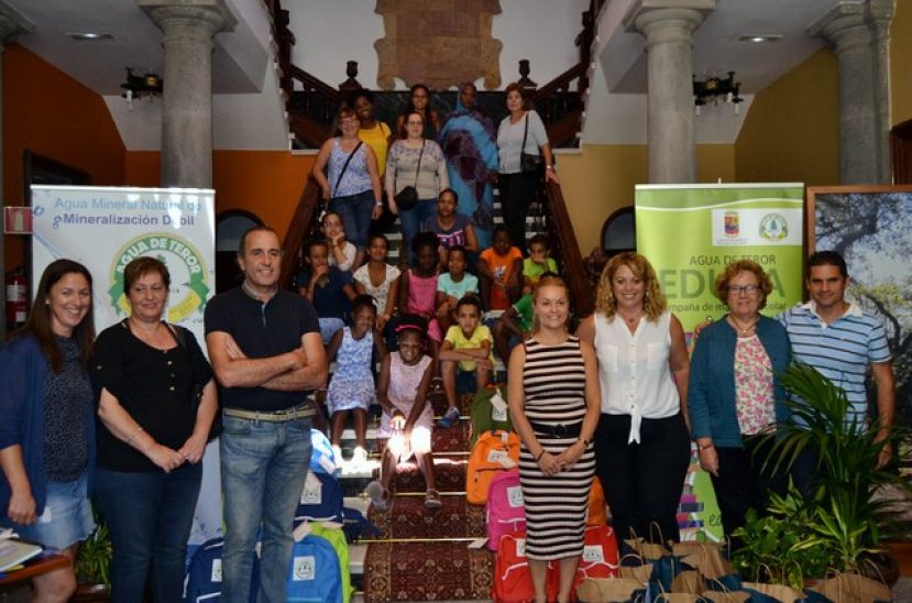 El Ayuntamiento de Teror despide a los niños saharauis de Vacaciones en Paz