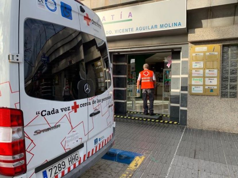 Farmac&eacute;uticos y Cruz Roja facilitan la entrega de medicamentos a domicilio