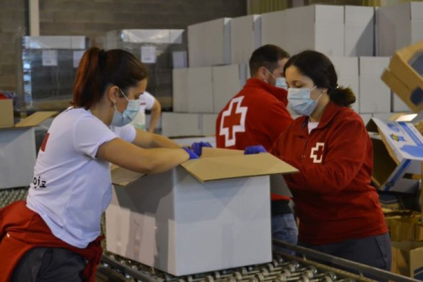 Más del 67% de las personas atendidas por Cruz Roja en 2020 fueron mujeres