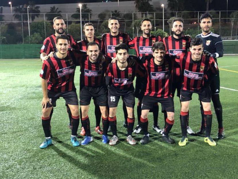Fútbol 3ª División: Un hat-trick de Santi le da vida al Villa a costa del Unión Viera