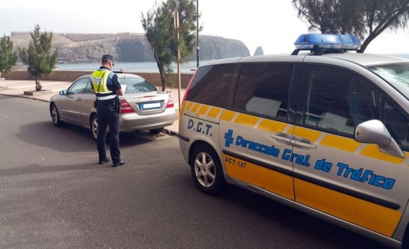 Gáldar: Diligencias a un individuo por disponer de placas falsas en su vehículo