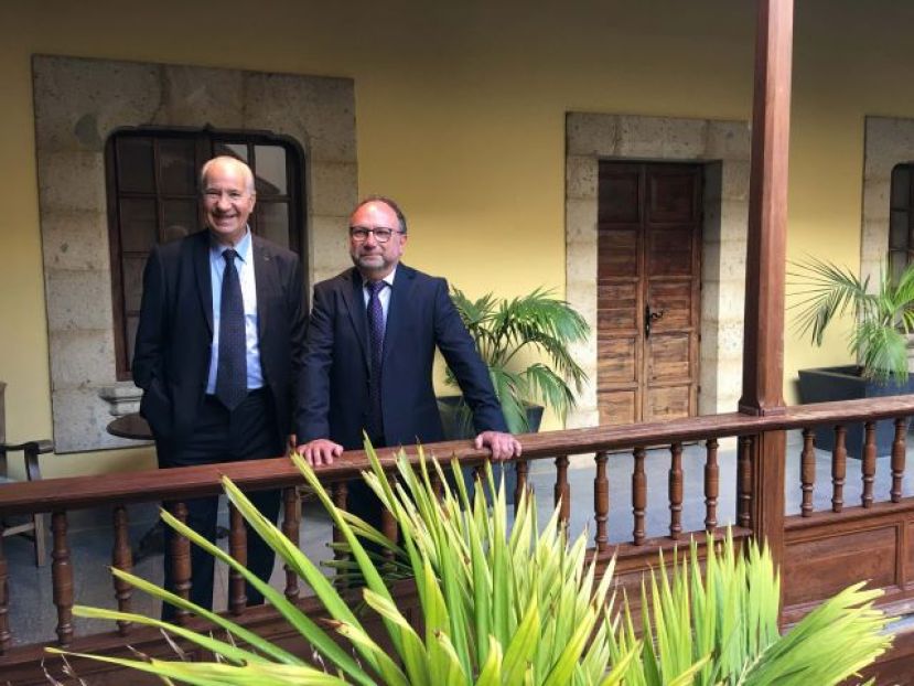 RUPERTO LONG: "ES SORPRENDENTE LO QUE NOS FIJAMOS EN NUESTRAS DIFERENCIAS MIENTRAS LO QUE QUEDA EN MI LIBRO ES, SIN EMBARGO, LO MUCHO QUE NOS PARECEMOS TODOS"