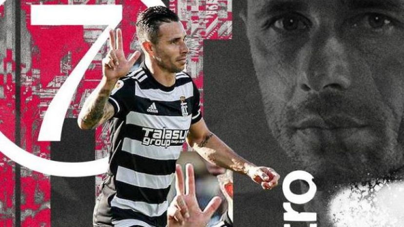 Rubén Castro renueva y seguirá en el Cartagena con 40 años