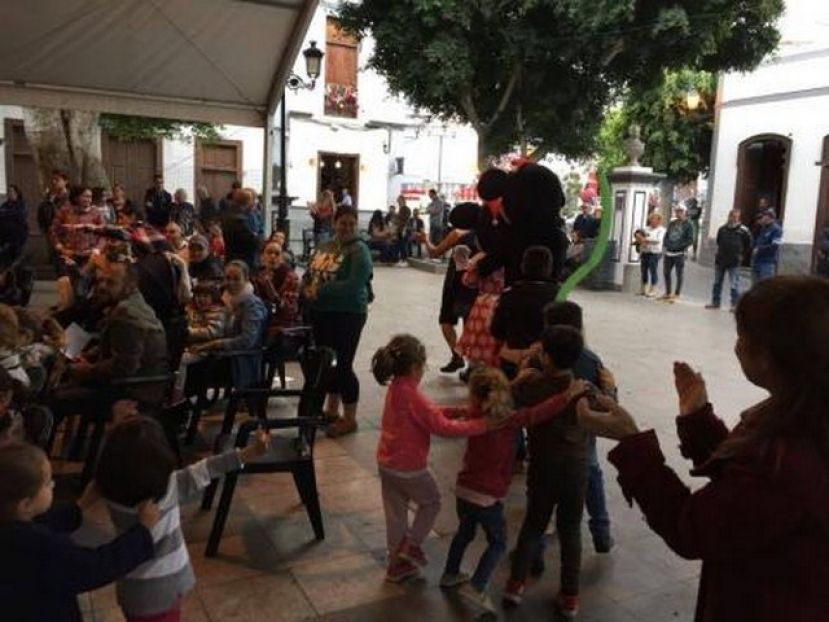 Agaete: Fiestas Navidad.Espect&aacute;culo 'Juguetes y Dulces'