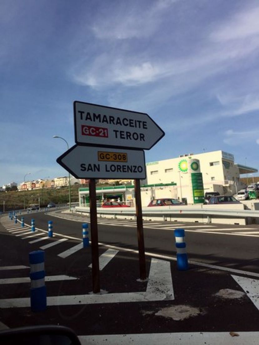 Teror: Se solicita el cambio de las se&ntilde;ales de direcci&oacute;n en la rotonda de San Lorenzo