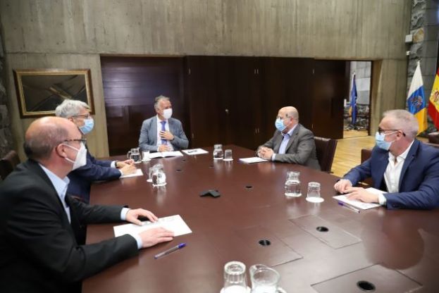 El presidente Ángel Víctor Torres recibe al delegado de la ONCE en Canarias