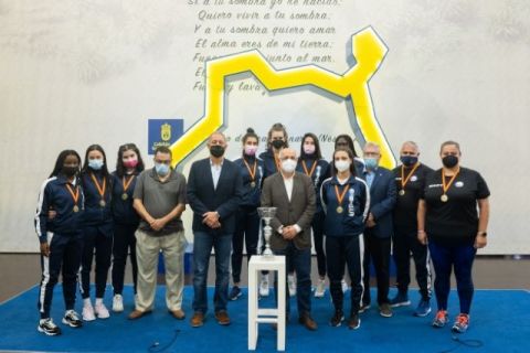 Recibimiento a las jugadoras del equipo juvenil del CV 7 Palmas, campe&oacute;n de Espa&ntilde;a
