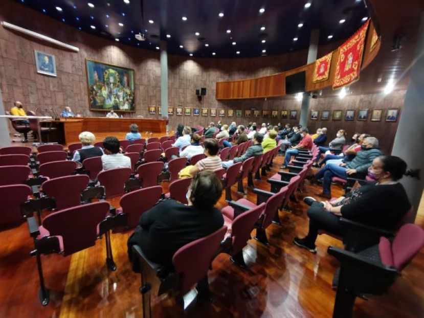 La Gomera: El Cabildo coordina con empresarios y artesanos la dinamización
