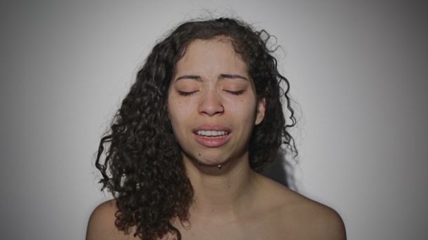 Yapci Ramos captura el poder de la tristeza compartida con su v&iacute;deo instalaci&oacute;n &lsquo;Lloro&rsquo;