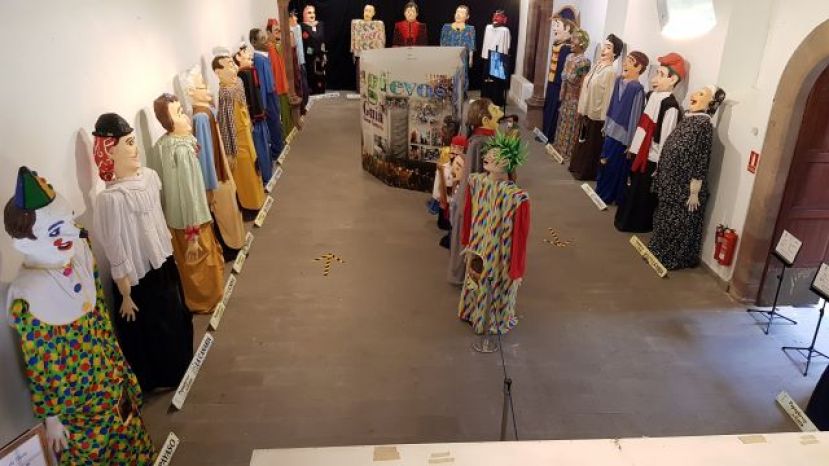 La Exposición de Papagüevos en la Casa de la Cultura de Guía se abre mañana al público