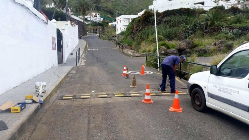 Agaete: Instalaci&oacute;n de reductores de velocidad en El Valle de Agaete