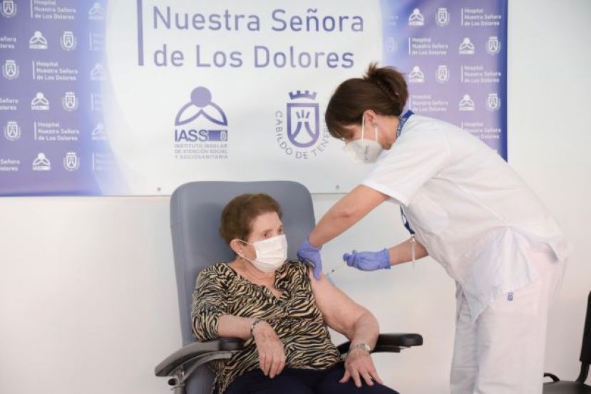 Canarias inicia la vacunación contra la COVID-19 en las siete islas