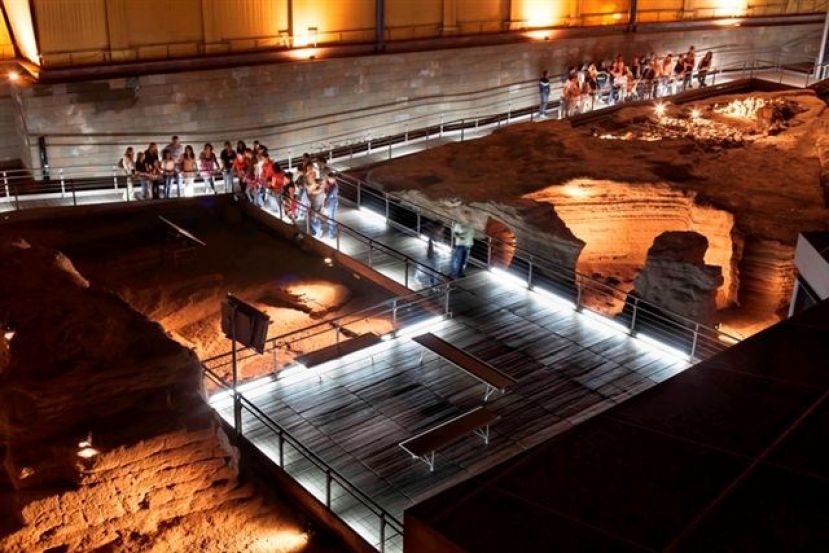 Visitas nocturnas a ‘Cueva Pintada y mujer. Miradas y música en femenino’