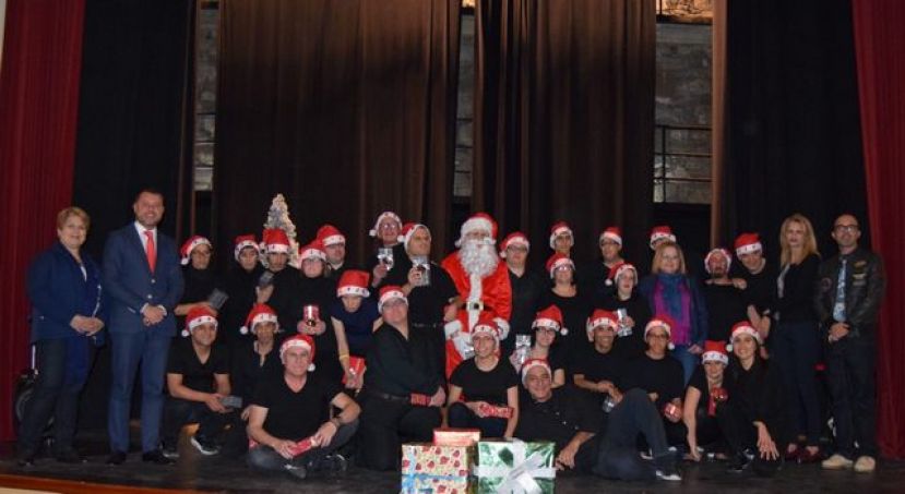 Gáldar: El Alcalde recibe la felicitación de Navidad del Centro Ocupacional