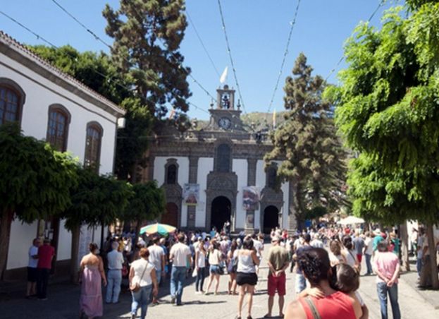 Teror: Subida de la Bandera ma&ntilde;ana martes a las 12 del mediod&iacute;a