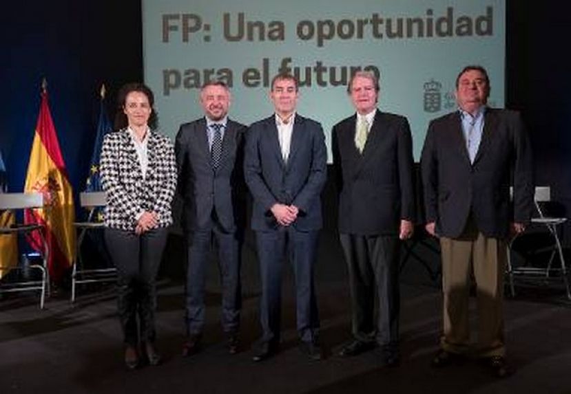Clavijo se&ntilde;ala a la FP como una salida de primer nivel para el alumnado