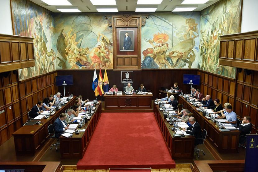 El Cabildo aprueba 800.000 euros para asfaltar 18 calles del Parque Empresarial El Goro y aumentar el g&aacute;libo del puente de acceso