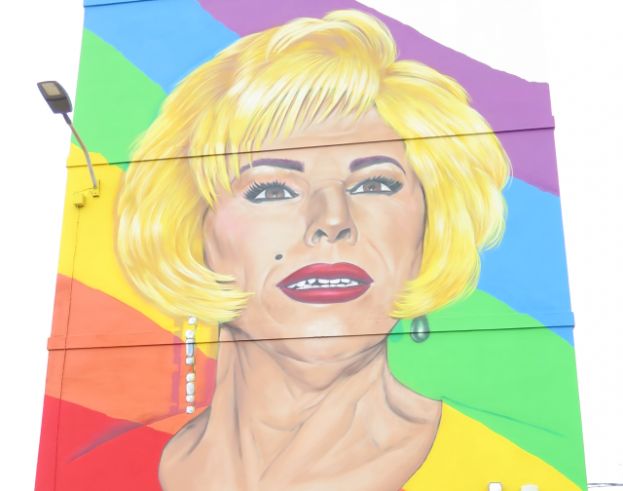 Gu&iacute;a inaugura el mural homenaje a Xayo, defensor del colectivo LGTBI