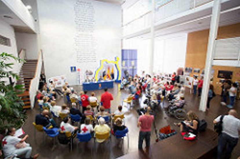 Encuentro entre mayores y jóvenes impulsado por el Cabildo y Cruz Roja