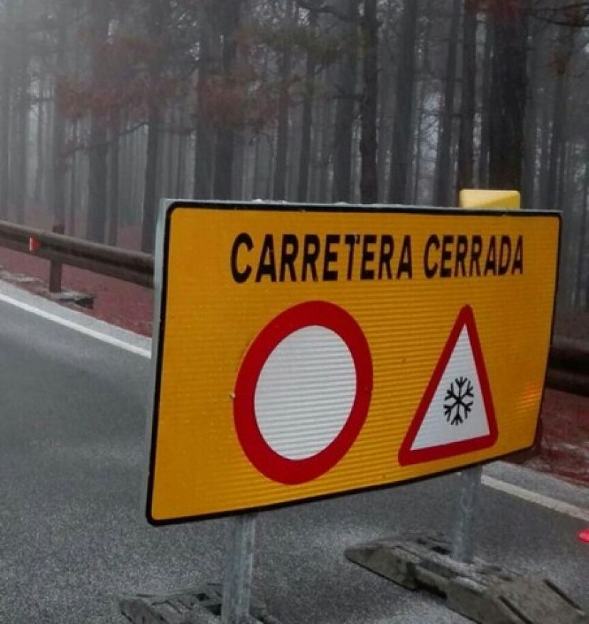 Quedan cerrados los accesos a la cumbre, donde ha empezado a nevar con intensidad