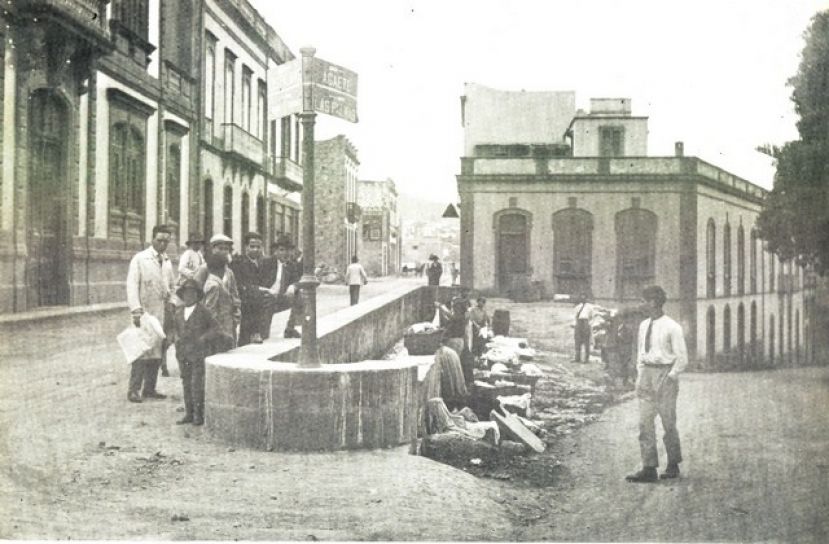 Una conferencia resalta la importancia hist&oacute;rica de los campanarios para la gesti&oacute;n del agua