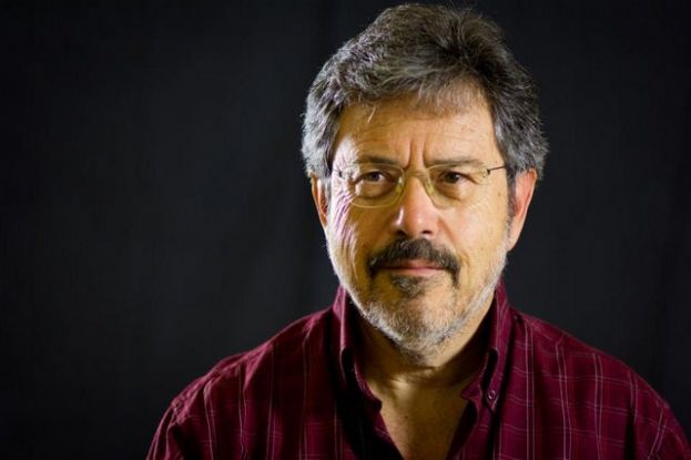 El escritor Luis Junco ofrece una conferencia sobre los universos paralelos