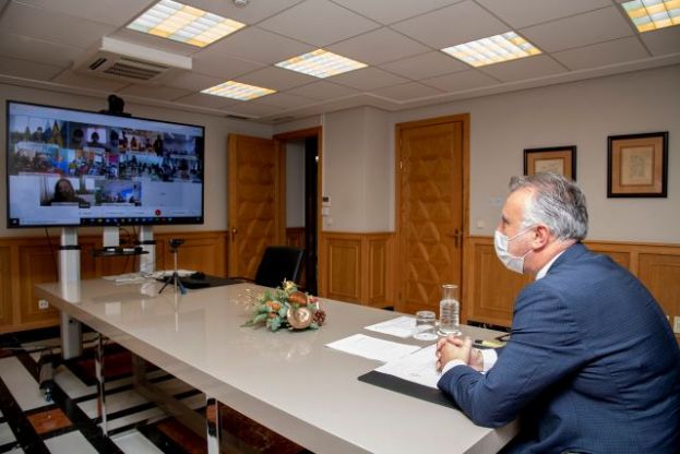 El presidente de Canarias mantiene un encuentro virtual con alumnado de las islas