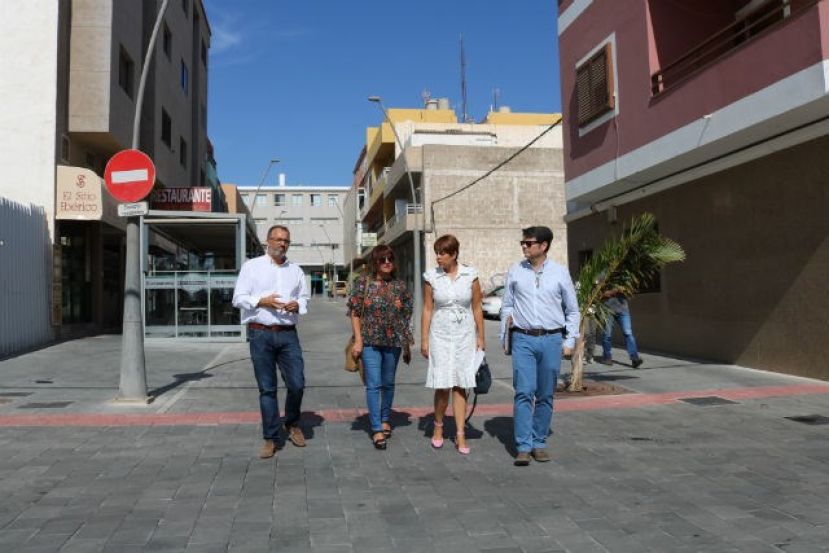 El Cabildo destina un mill&oacute;n para modernizar la zona comercial de Vecindario con nuevo pavimento y luminarias