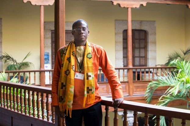 Cientos de universitarios y universitarias leen y estudian a Galdós en Costa de Marfil