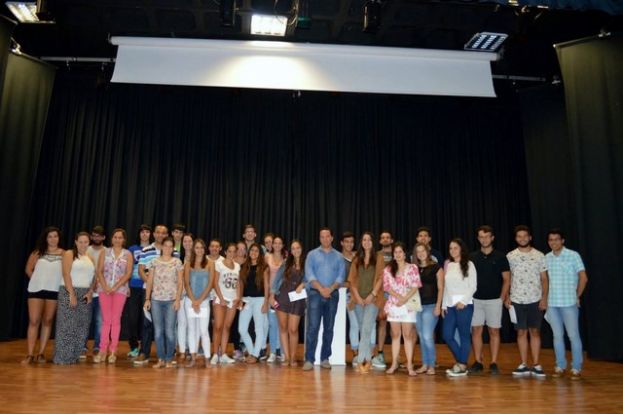 Moya premia a los estudiantes del municipio que superaron la PAU