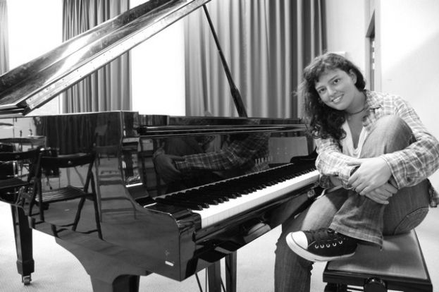 La cantautora y pianista grancanaria Andrea B&aacute;ez protagoniza una nueva velada musical de los &lsquo;Patios En(Cantados)&rsquo;