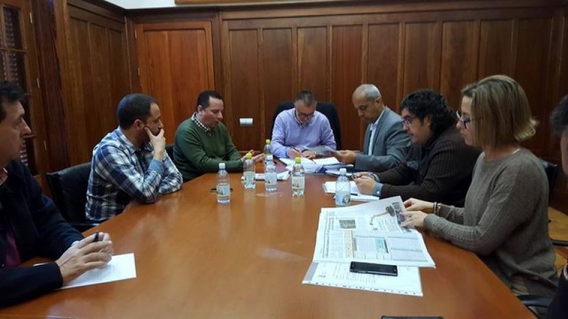 Moya logra el acceso peatonal de El Lance y la malla de la GC75 para 2016