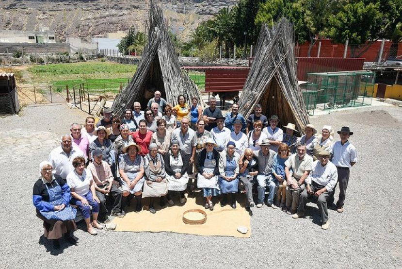 El Museo Vivo de La Aldea recibe 5.000 visitantes al a&ntilde;o guiados por j&oacute;venes de 80 a 90 a&ntilde;os desde la herrer&iacute;a a la zapater&iacute;a