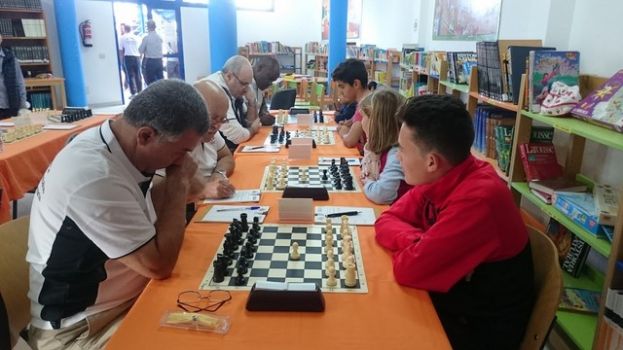 Club Ajedrez Gu&iacute;a: Un empate y una victoria en la octava jornada de Liga